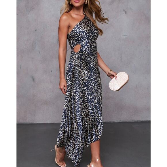 New Vici Ever After One Shoulder Ruched Maxi Dress Navy Cream  Medium - Picture 1 of 13